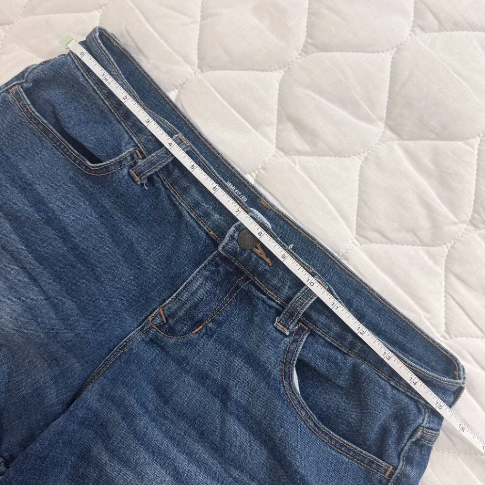 Old Navy Semi-Fit Medium Wash Cuffed Denim Shorts | 6 - Picture 7 of 9